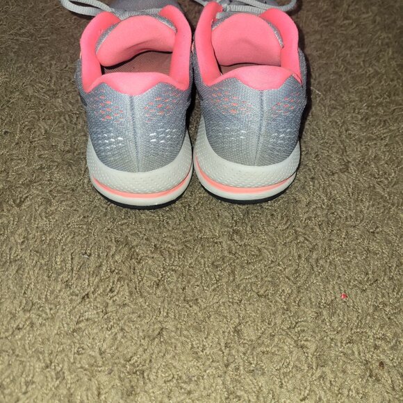 Nike shoes - Picture 4 of 4